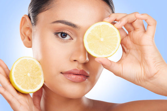 എണ്ണമയമുള്ള ചർമ്മത്തിന് വിറ്റാമിൻ സി സെറത്തെക്കുറിച്ച് നിങ്ങൾ അറിയേണ്ടതെല്ലാം!